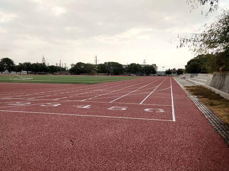 塑膠跑道好是因?yàn)樯?？?jī)?yōu)點(diǎn)介紹！